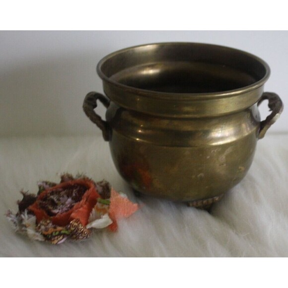 Vintage Brass Cauldron Pot 3 Footed Planter Ornate Feet Handles 4” Diameter - Picture 1 of 7